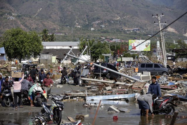 Ινδονησία: 832 νεκροί από τον σεισμό και το τσουνάμι