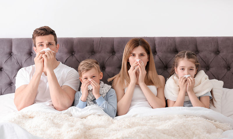 Βρογχοπνευμονία: Με ποια συμπτώματα εκδηλώνεται σε παιδιά και ενήλικες