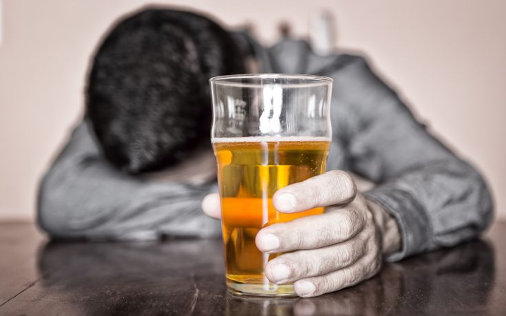 Το αλκοόλ σκοτώνει περισσότερους απ’ όσους το AIDS και η φυματίωση μαζί