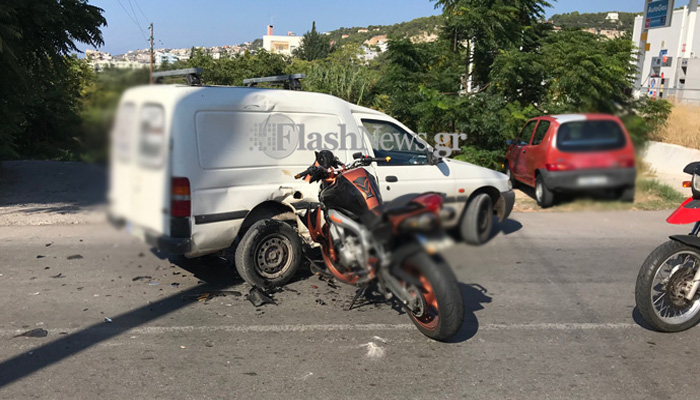 Σφοδρή σύγκρουση μοτοσικλέτας με αυτοκίνητο στα Χανιά (φωτο)