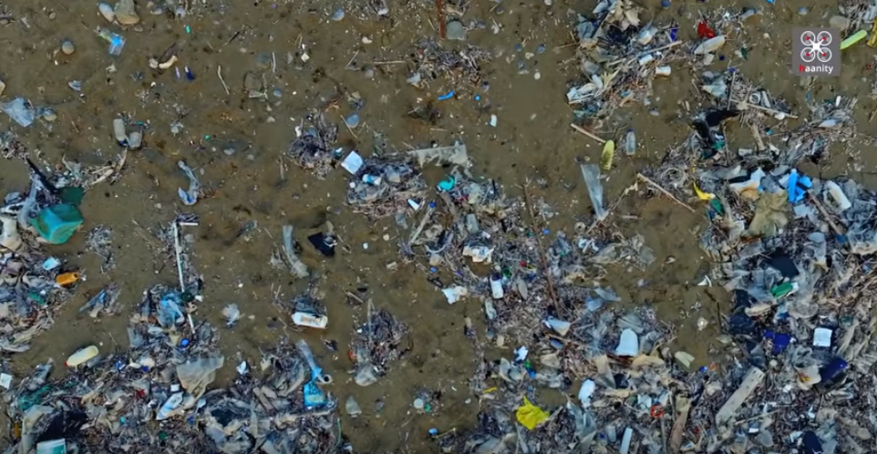 Αυτή είναι η πιο βρώμικη παραλία στην Κρήτη (βίντεο)