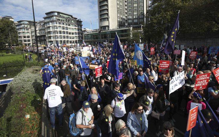 Μεγάλη διαδήλωση κατά του Brexit στο Λονδίνο με σύνθημα «να μείνουμε μαζί»