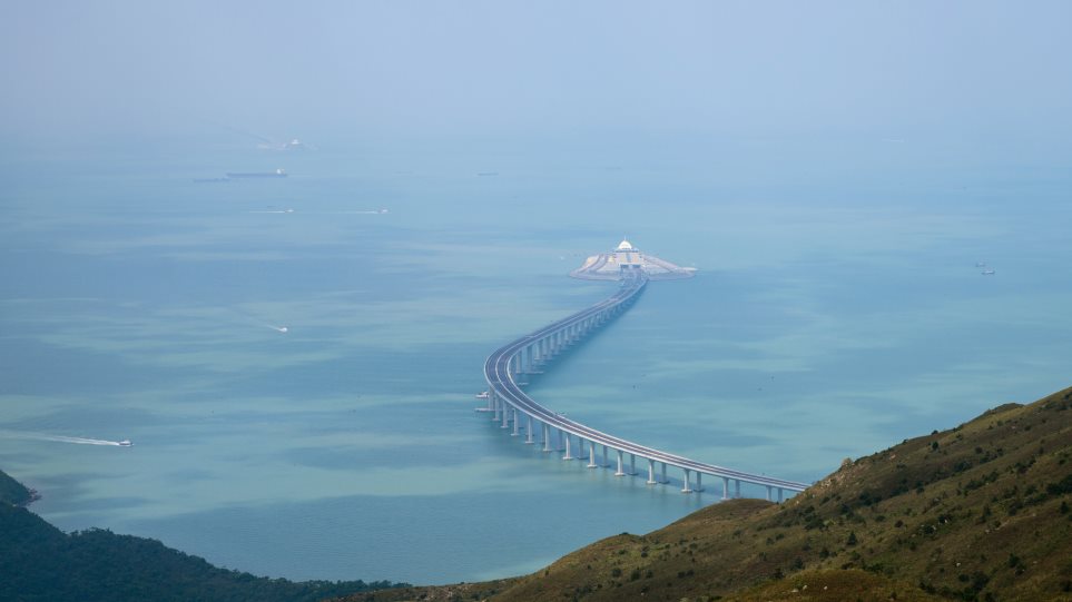 Αυτή είναι η μεγαλύτερη θαλάσσια γέφυρα στον κόσμο μήκους 55 χλμ. (φωτο)