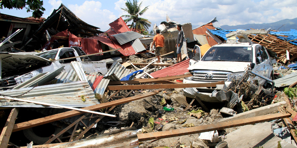 Ινδονησία: Στους 1.407 έφθασε ο αριθμός των νεκρών από τον σεισμό