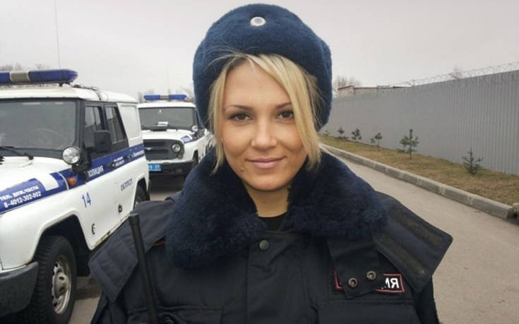 Τα κορίτσια της ρωσικής αστυνομίας τραβούν τα βλέμματα