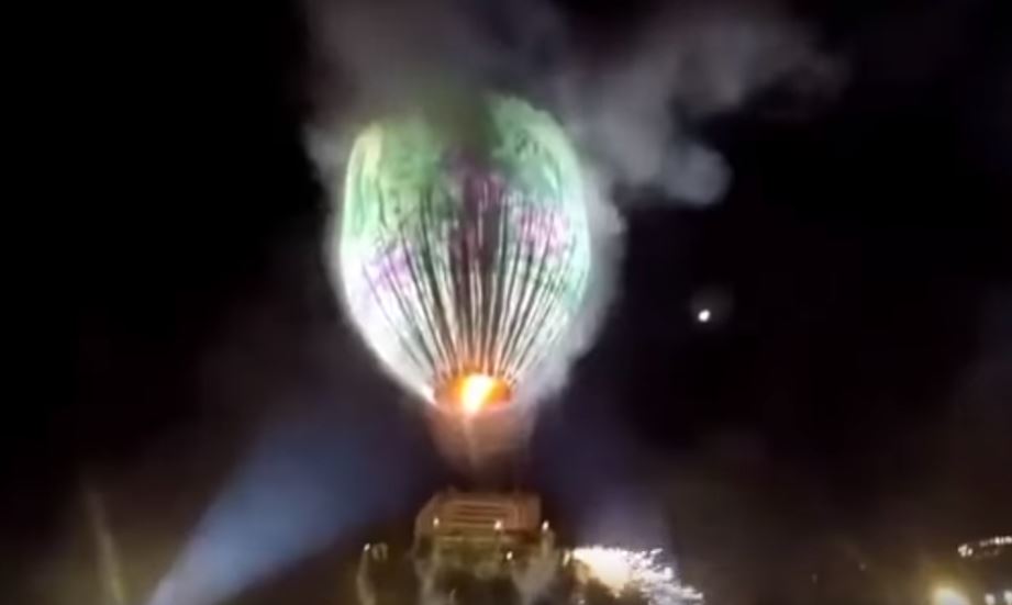 Πανικός σε φεστιβάλ: Αερόστατο με πυροτεχνήματα εξερράγη & έπεσε στο πλήθος