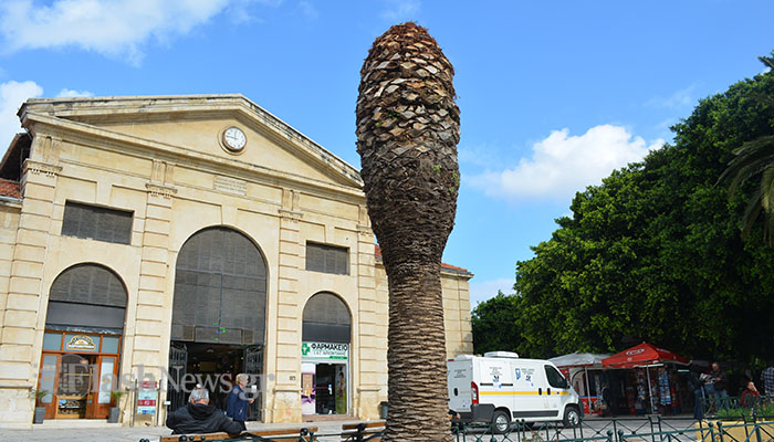 Τι συμβολίζει το «μνημείο» μπροστά από την Δημοτική αγορά στα Χανιά;