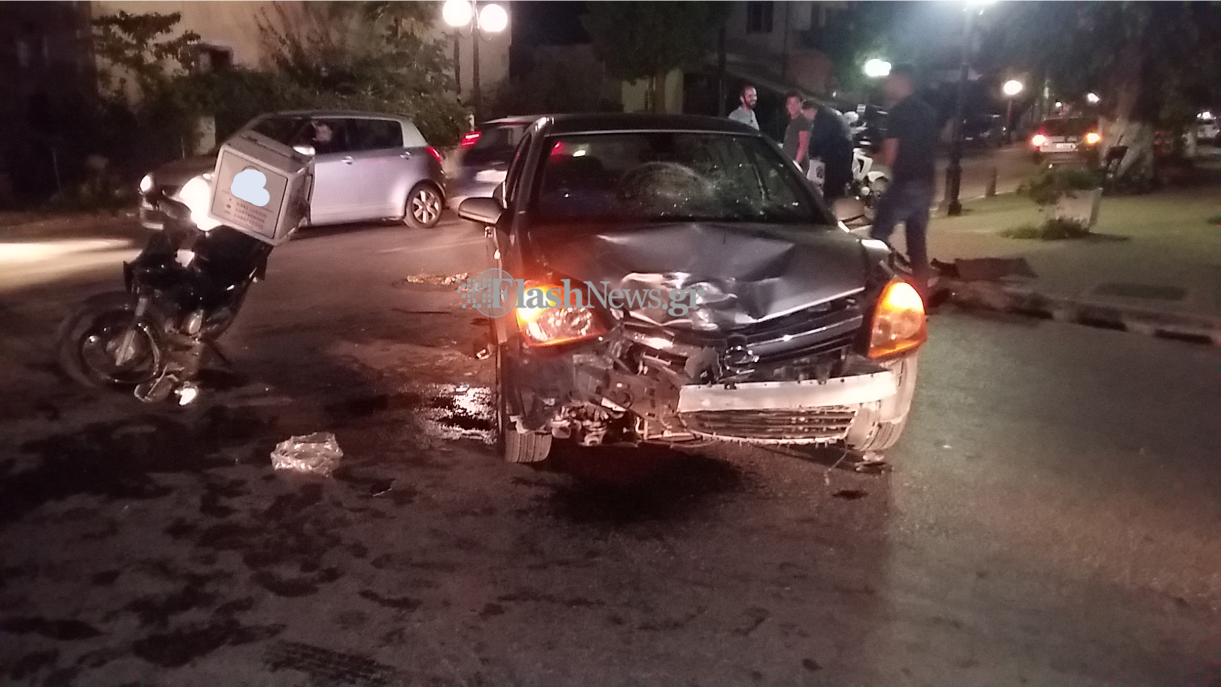 Τροχαίο στα Χανιά: Οδηγός ντελίβερι συγκρούστηκε με αυτοκίνητο(φωτο)