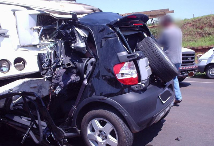 Σοβαρό τροχαίο στον ΒΟΑΚ – Νταλίκα συγκρούστηκε με αυτοκίνητο Smart