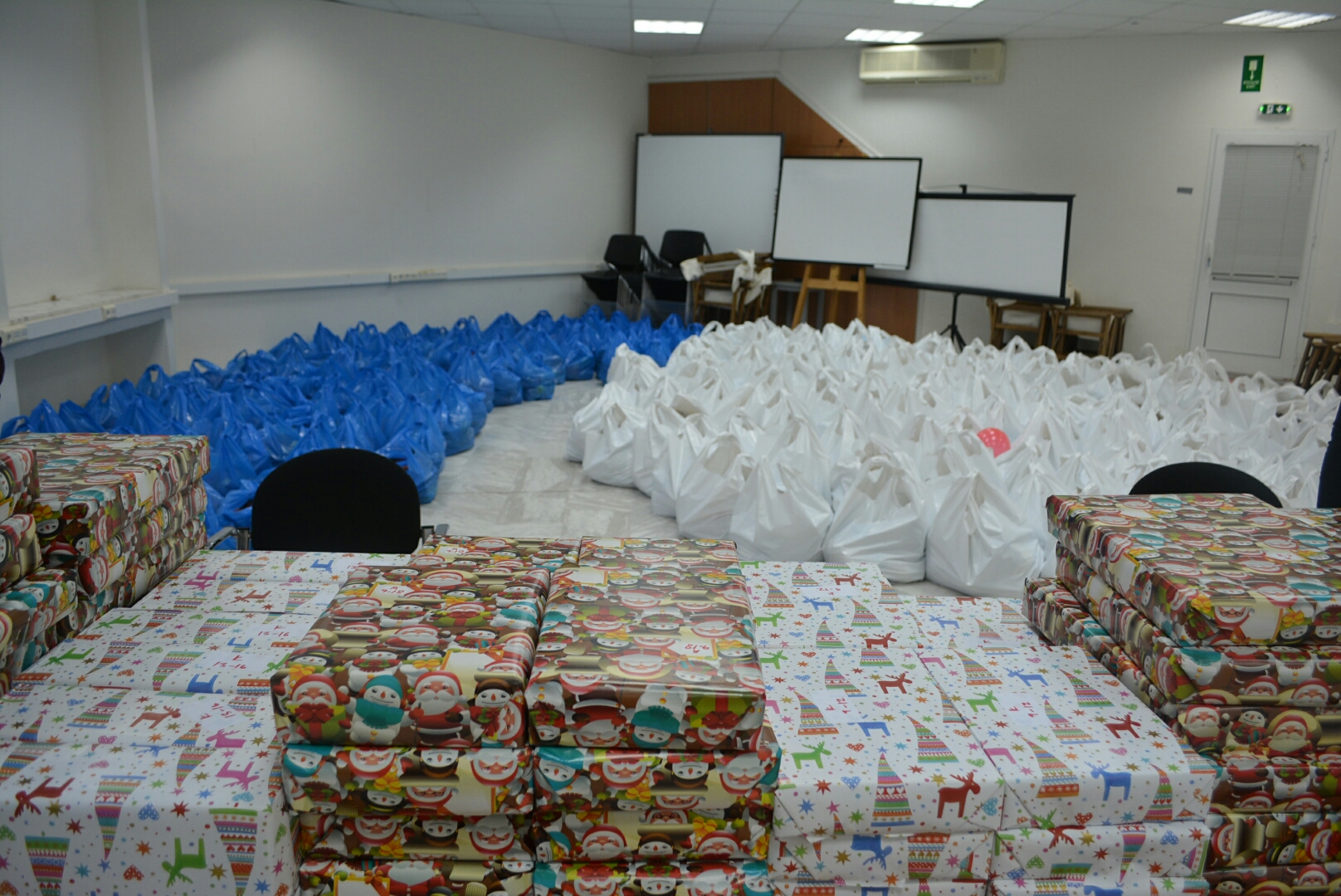Διένειμαν τρόφιμα και δώρα σε 150 οικογένειες των Χανίων που είχαν ανάγκη