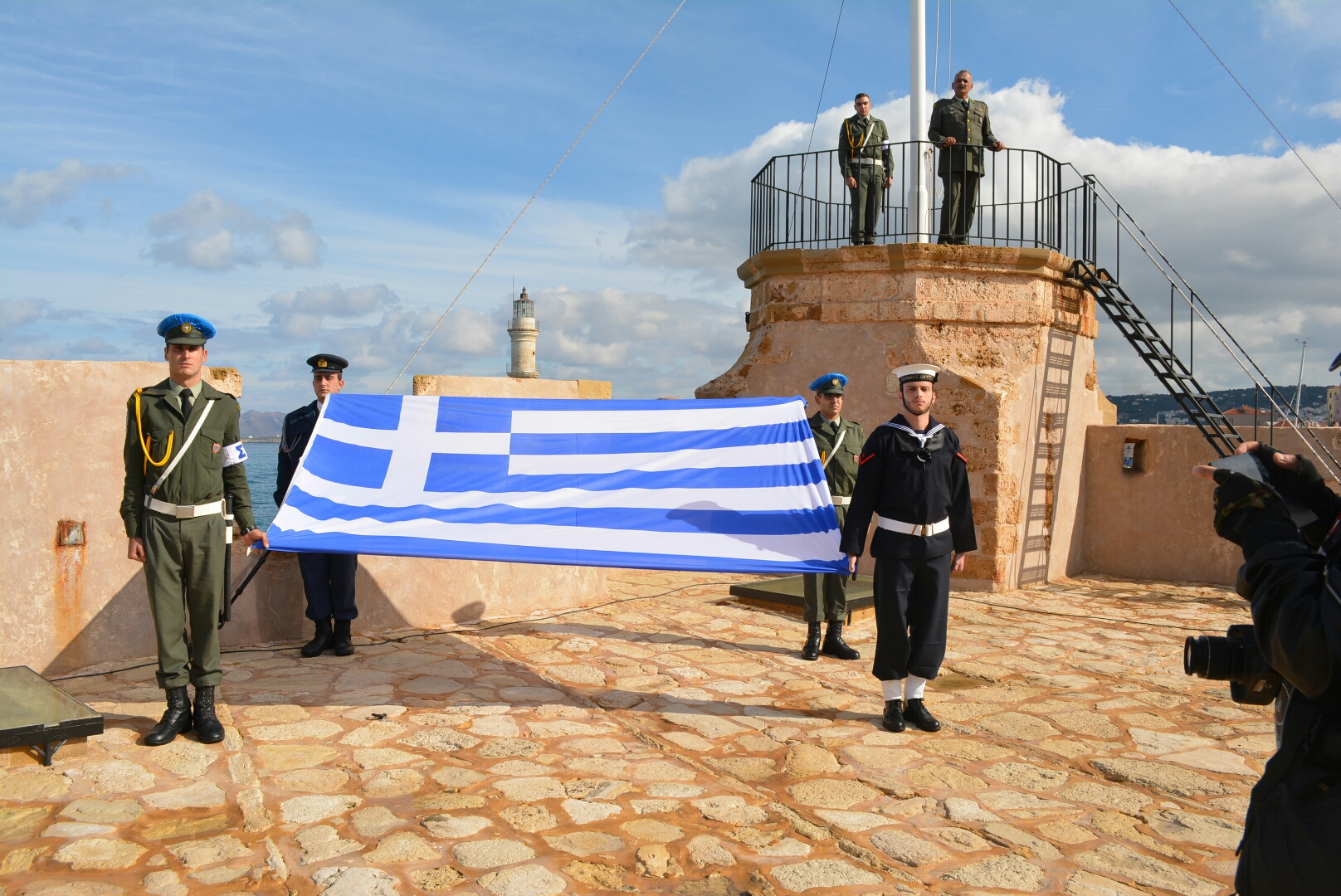 Γιόρτασαν τα Χανιά την Ένωση της Κρήτης με την Ελλάδα (φωτο-βίντεο)