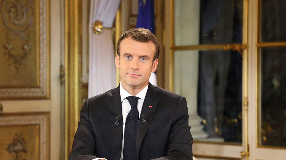 Γαλλία: Με αύξηση μισθού 100 ευρώ «απαντά» ο Μακρόν στα «κίτρινα γιλέκα»