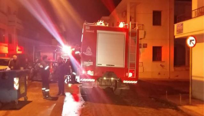 Στο πόδι κεντρική συνοικία των Χανίων τα ξημερώματα από φωτιά σε σπίτι
