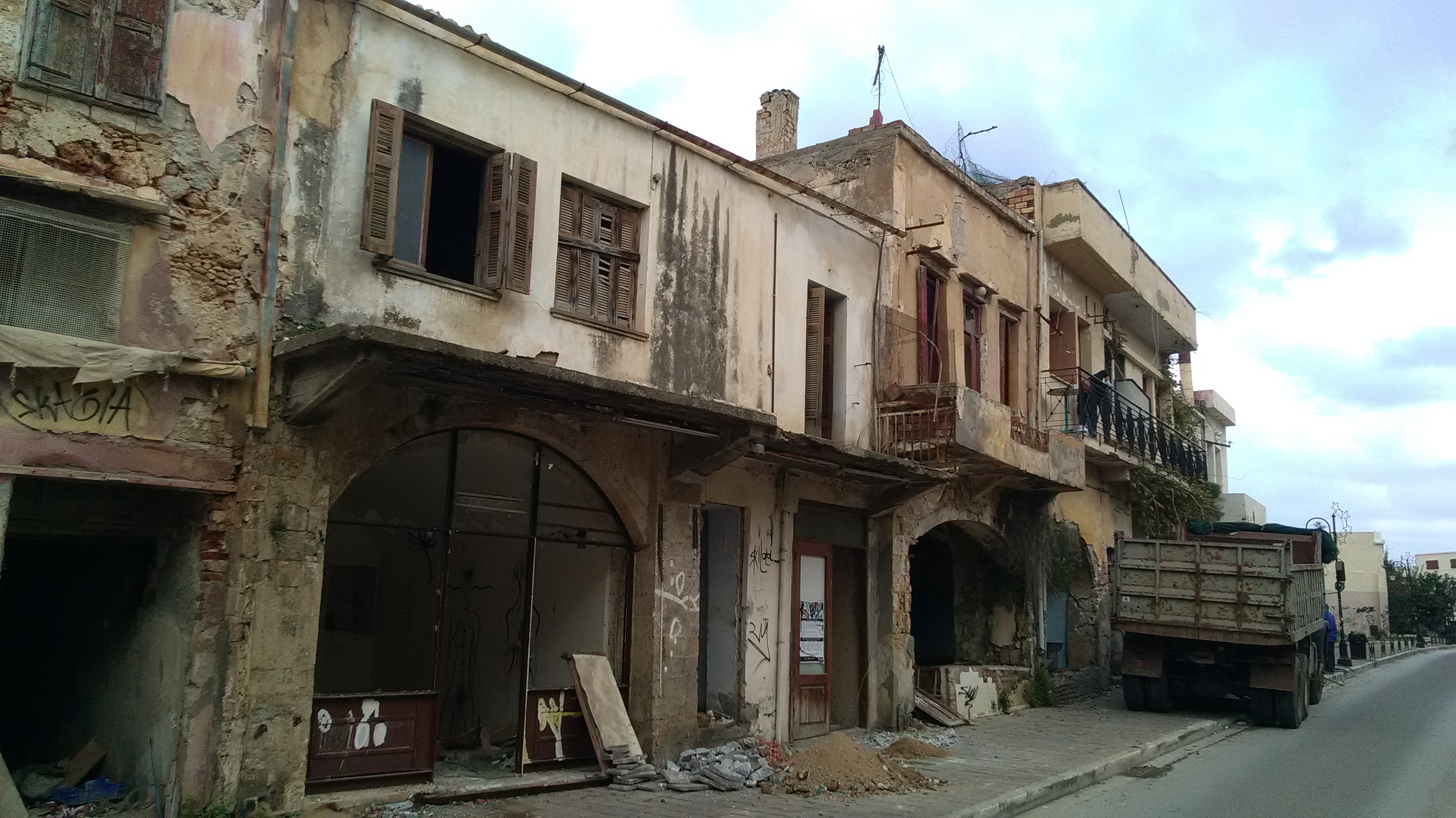 Κλείνει η οδός Σήφακα λόγω κατεδάφισης των παλαιών κτιρίων
