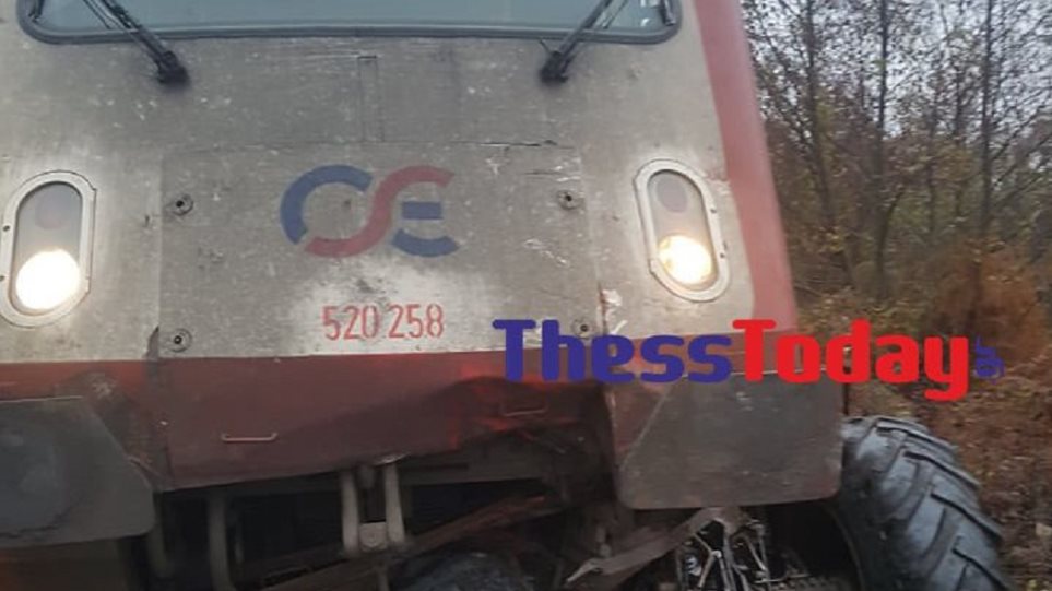 Νεκρός οδηγός τρακτέρ που συγκρούστηκε με τρένο