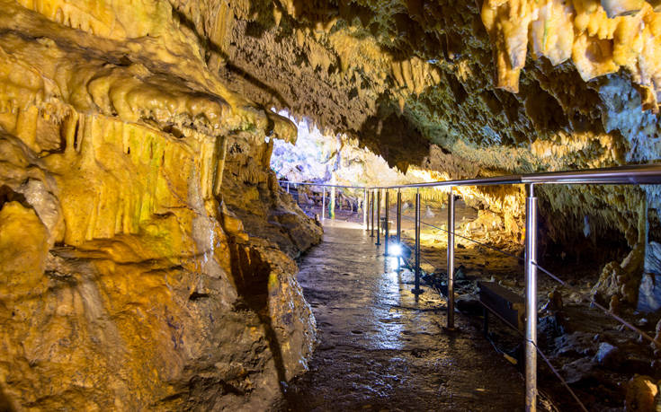 Απαράμιλλο θέαμα σε ένα από τα ωραιότερα σπήλαια του κόσμου