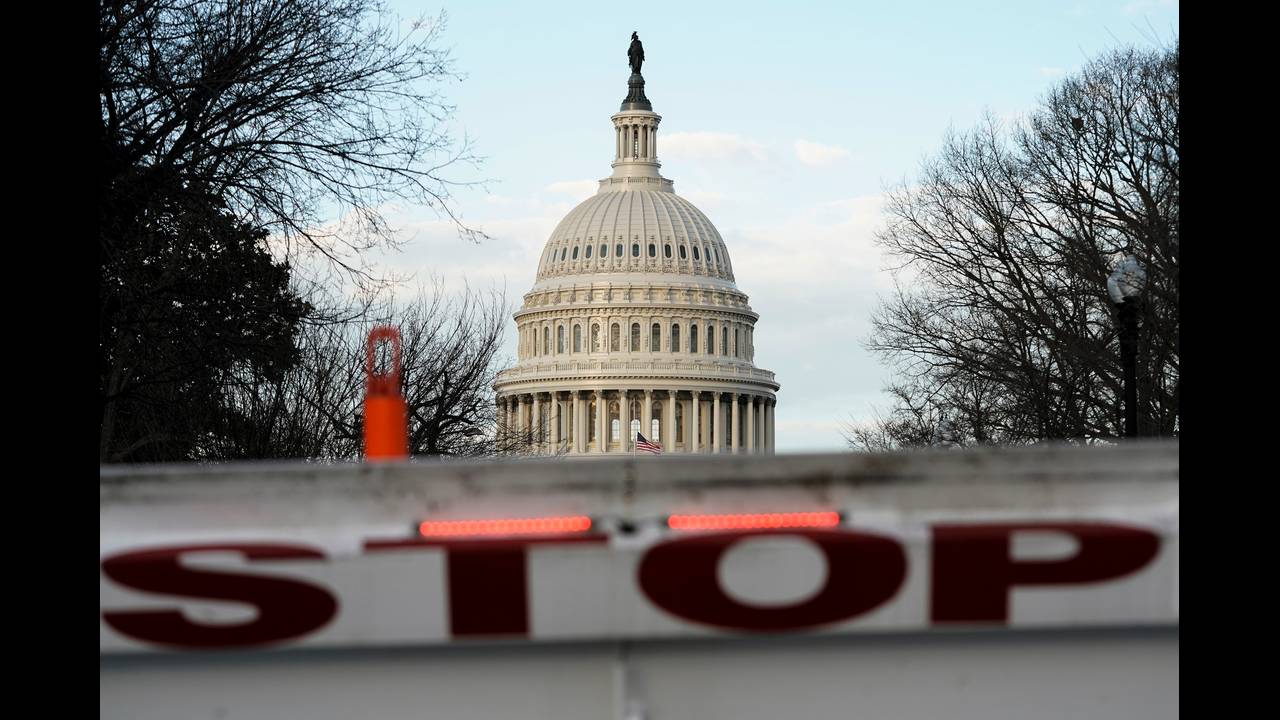ΗΠΑ: 800.000 ομοσπονδιακοί υπάλληλοι «παγιδευμένοι» λόγω του shutdown