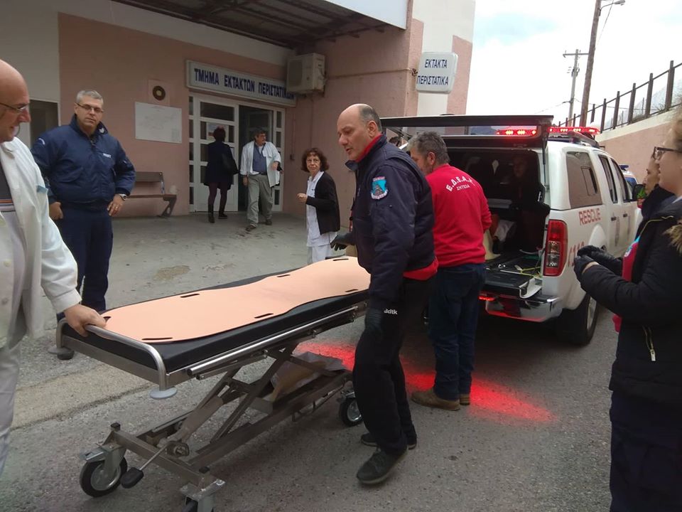 Ομάδα διάσωσης μετέφερε ασθενή στο νοσοκομείο λόγω έλλειψης ασθενοφόρου