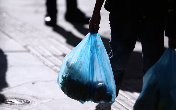 Πόσο μειώθηκε το 2018 η χρήση πλαστικής σακούλας στα σούπερ μάρκετ