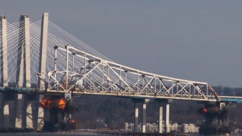 Η στιγμή της ανατίναξης εμβληματικής γέφυρας στη Νέα Υόρκη
