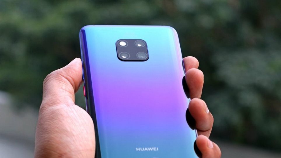 Υπάλληλοι της Huawei έστειλαν εταιρικές ευχές για το 2019 με… iPhone!