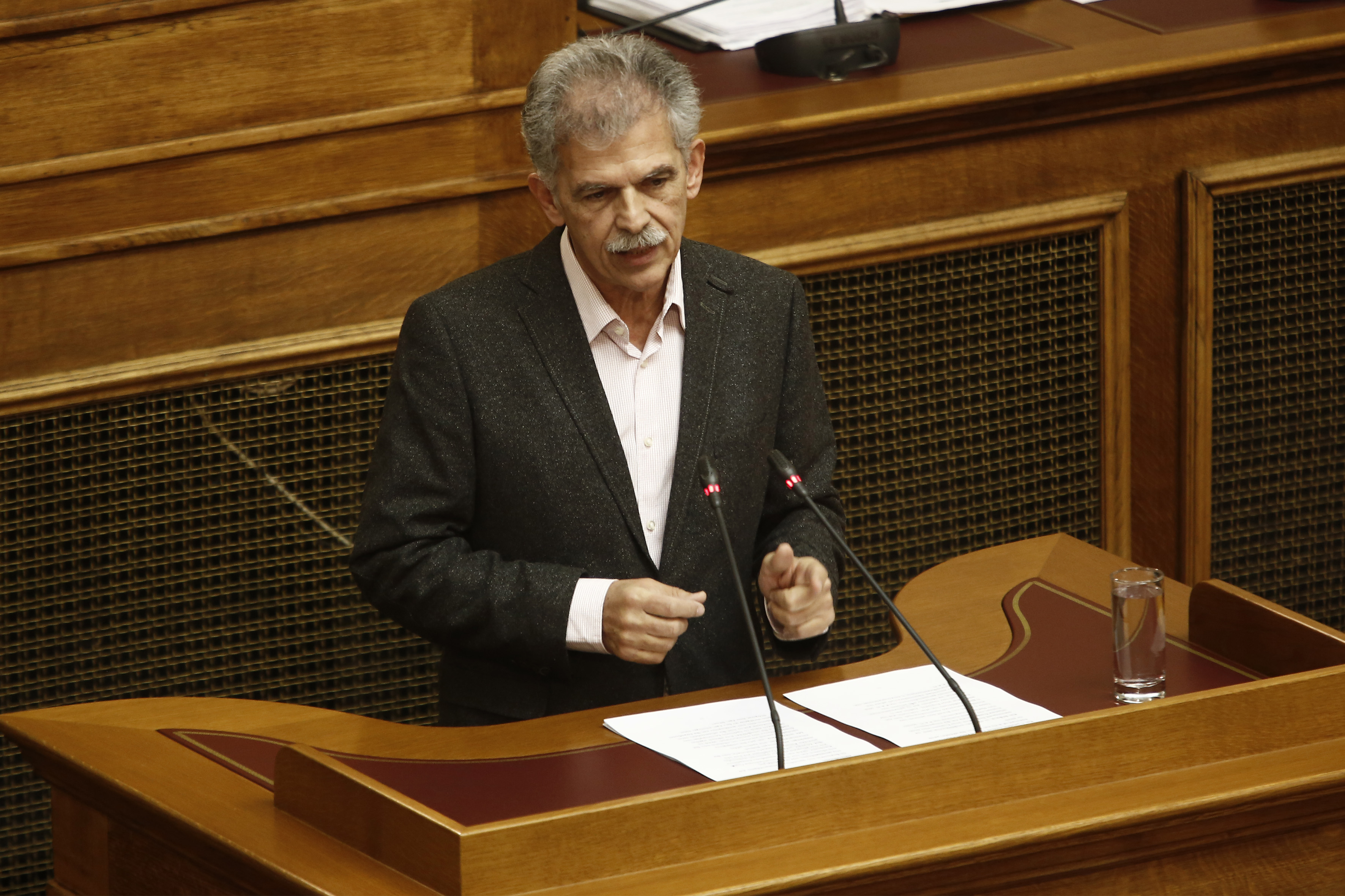 Δανέλλης: Δίνω ψήφο εμπιστοσύνης αλλά δεν προσχωρώ στον ΣΥΡΙΖΑ