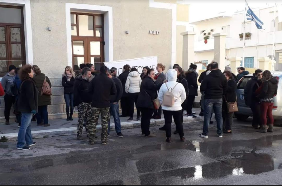 Γονείς έκαναν κατάληψη στο δημαρχείο του δήμου Καντάνου – Σελίνου