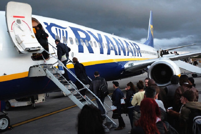 Ομαδικές μηνύσεις στην Ryanair μετά το φιάσκο με πτήση για Θεσσαλονίκη