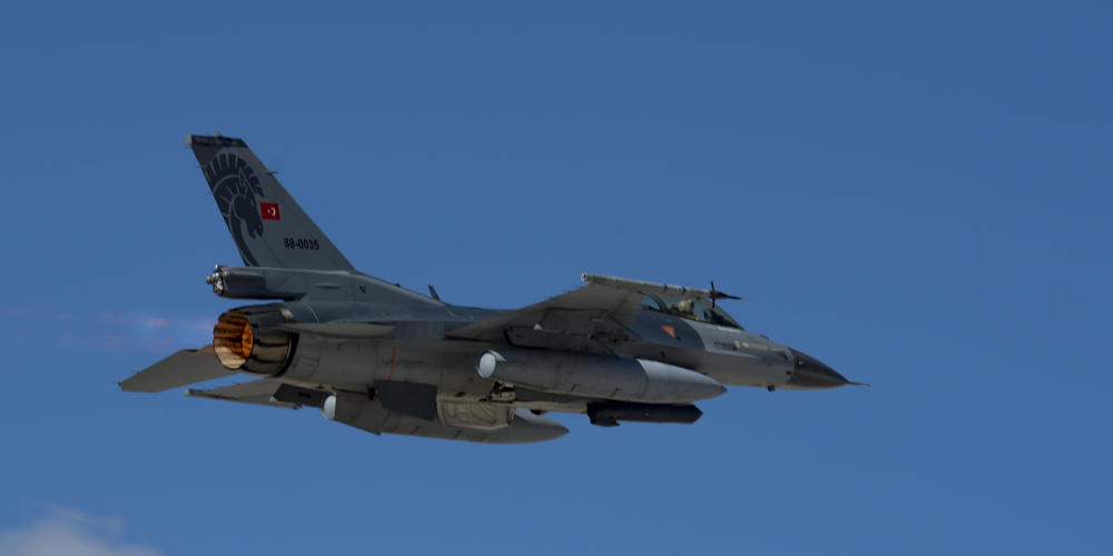 Σοβαρό περιστατικό με ελληνικό Super Puma και τουρκικό F-16 στο Αιγαίο