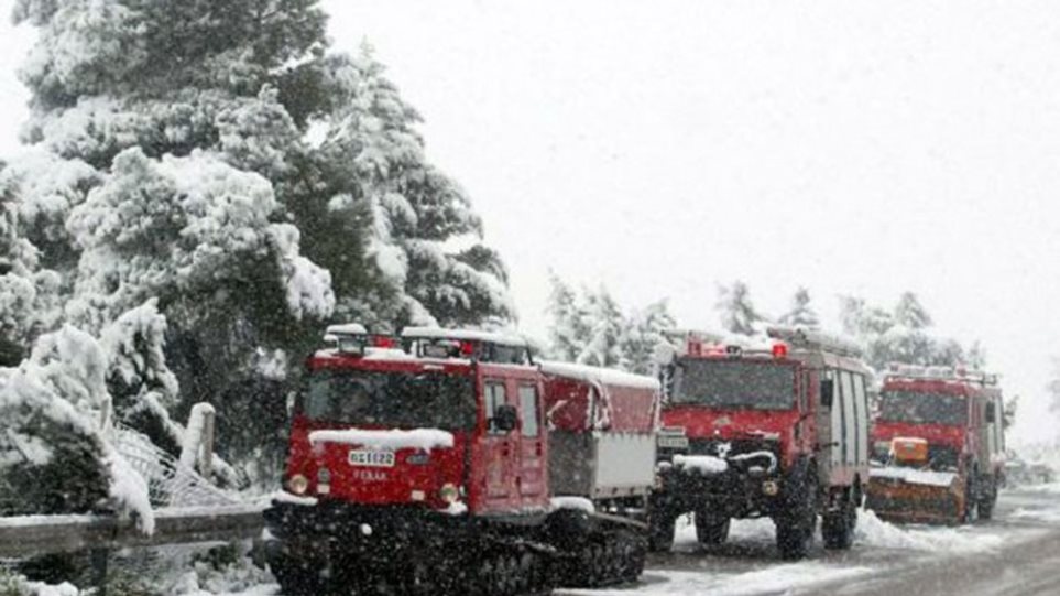 Χιονοπτώσεις στη δυτική Μακεδονία, προβλήματα στο επαρχιακό οδικό δίκτυο