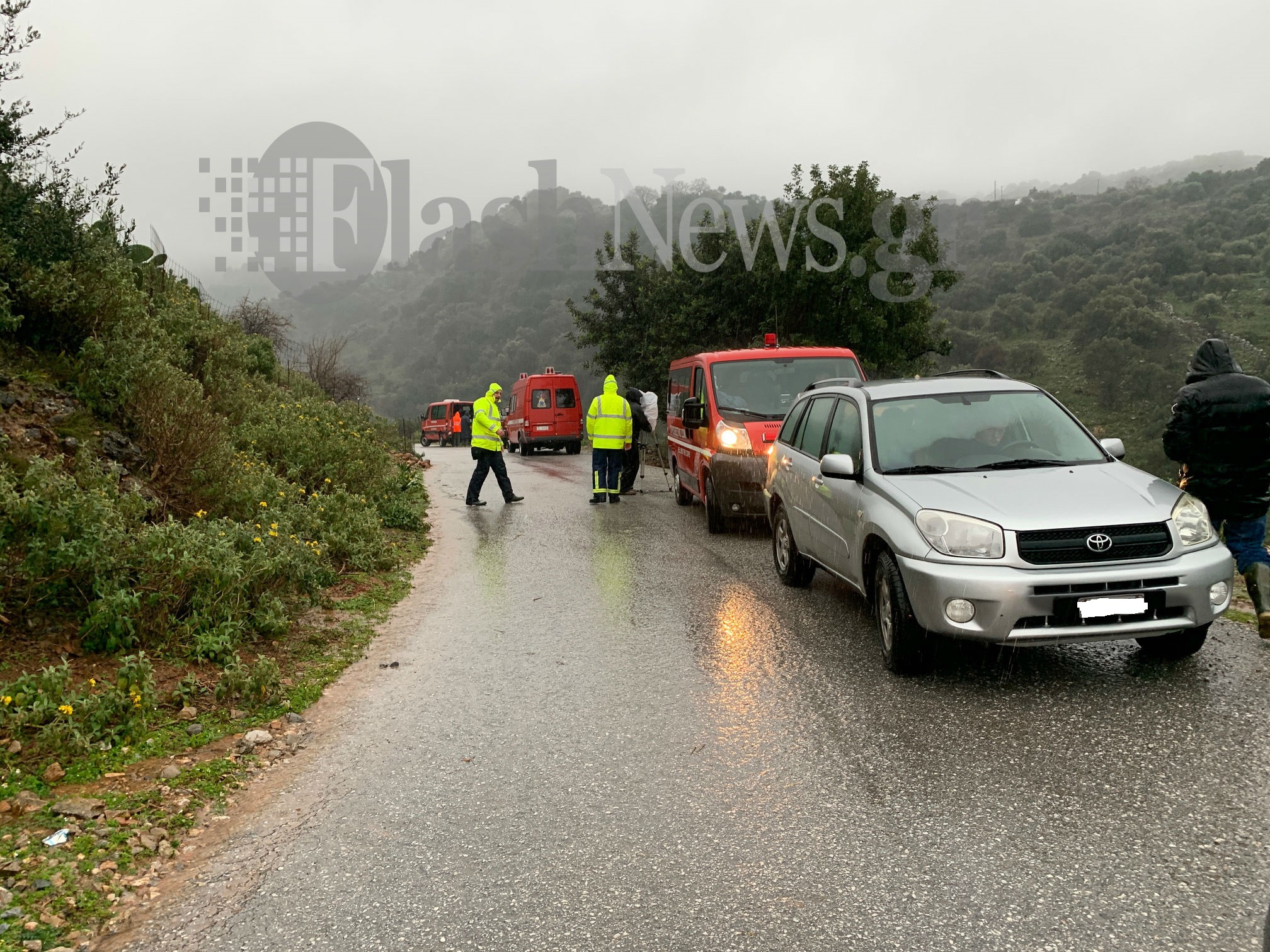 Χανιά: Αγνοείται 61χρονος που παρασύρθηκε από χείμαρρο μέσα στο αυτοκίνητό του (φωτο)
