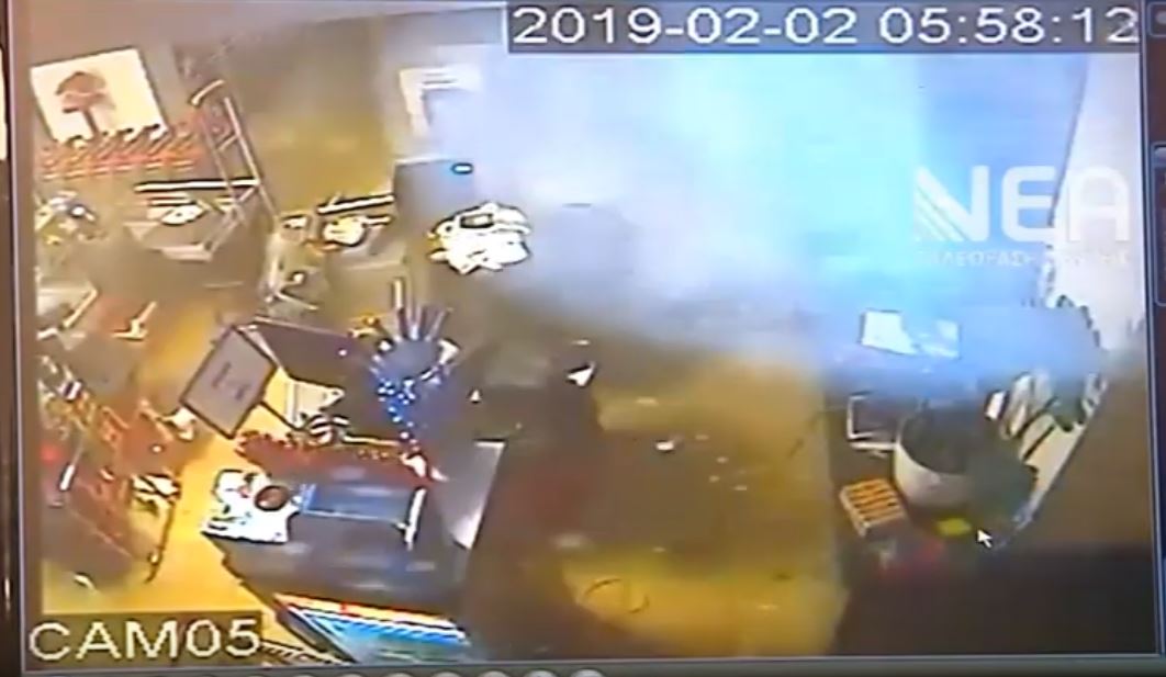 Η στιγμή της έκρηξης του ΑΤΜ στο σούπερ μάρκετ στο Μάλεμε Χανίων