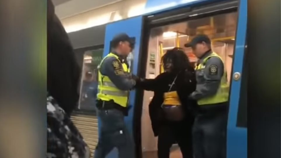 Σάλος στη Σουηδία: Αστυνομικοί έβγαλαν με τη βία έγκυο γυναίκα από το μετρό