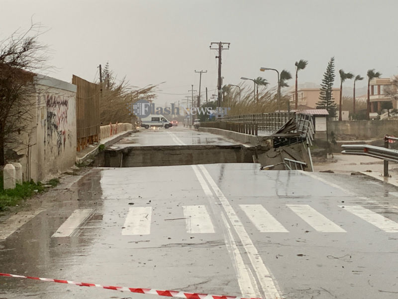Αποκλεισμένος ο μισός νομός Χανίων – Κατέρρευσε και η γέφυρα του Πλατανιά (βίντεο + φωτο)