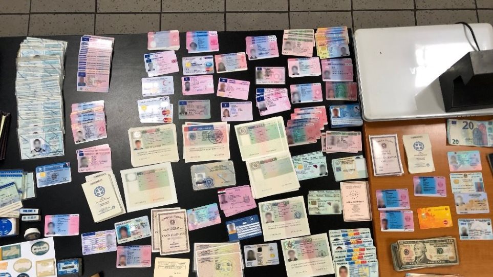 Με αυτά τα έγγραφα αλλοδαποί προσπαθούν τα φύγουν από αεροδρόμια και της Κρήτης