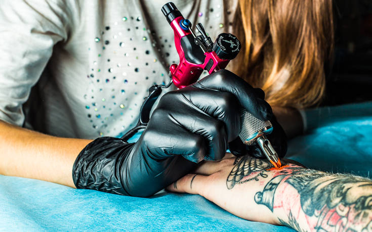 Η χώρα που απαγορεύει δια νόμου τα τατουάζ σε άτομα κάτω των 16 ετών