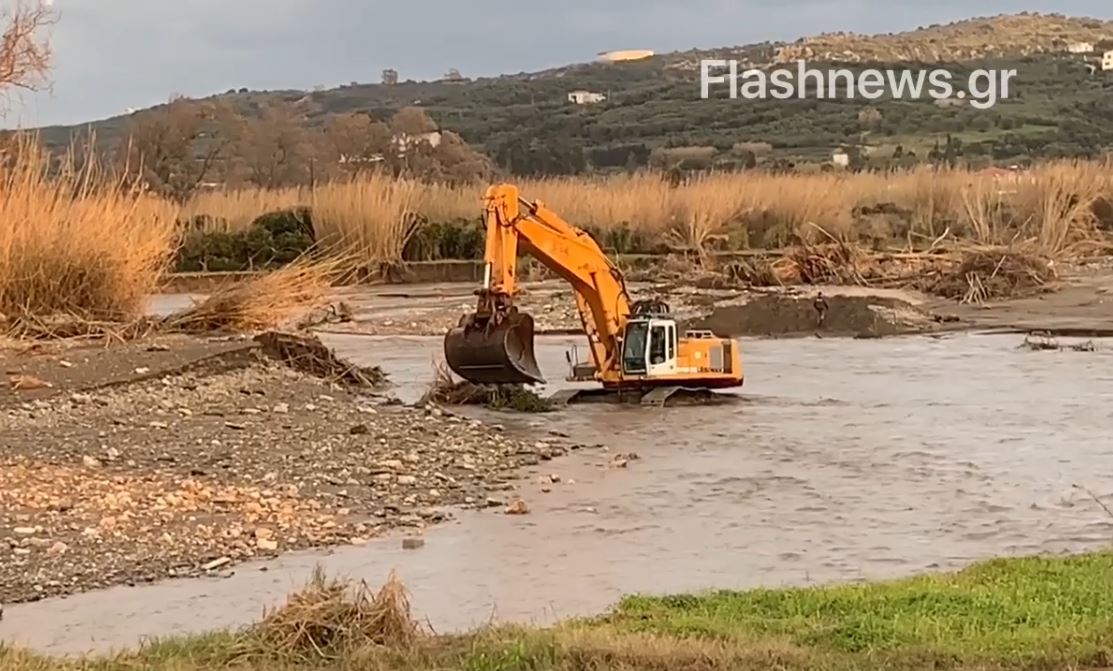 Το “θηρίο” που διασχίζει τον ποταμό Ιάρδανο του Πλατανιά Χανίων (βίντεο)