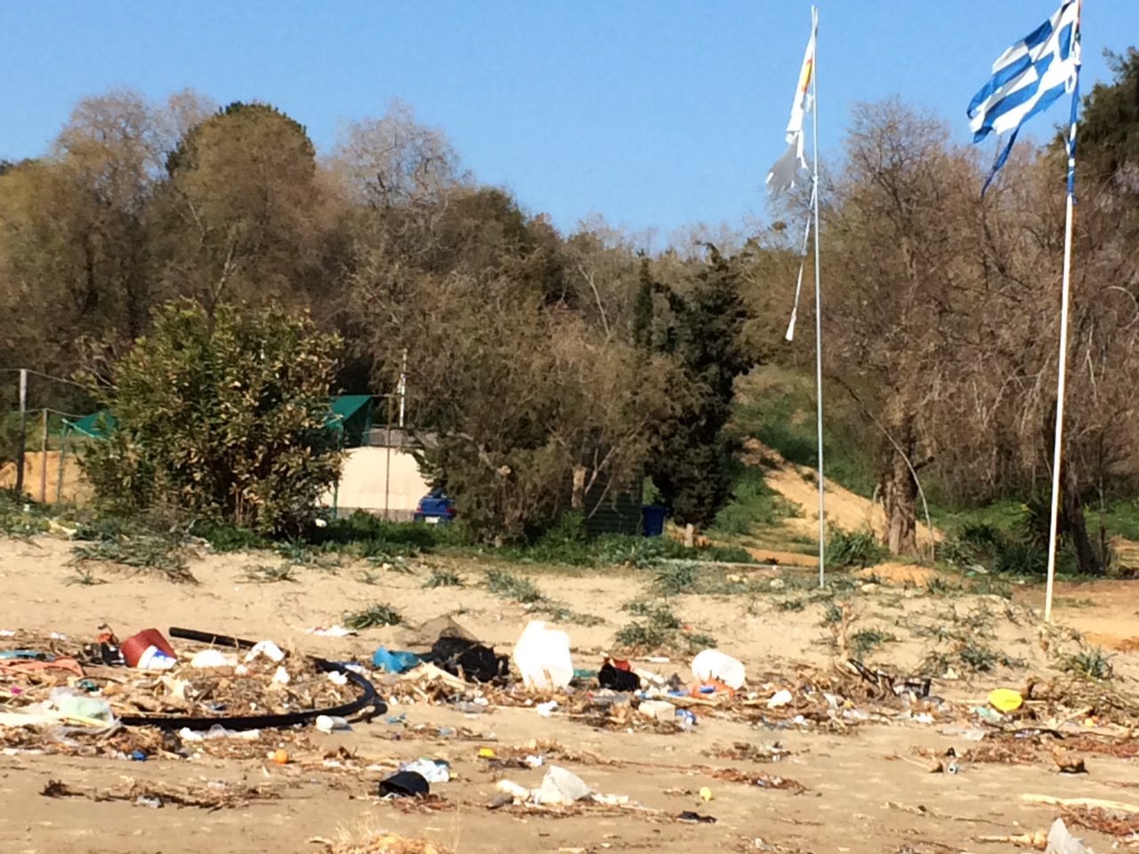 Ξενοδόχοι των Χανίων ζητούν να καθαριστεί το παραλιακό μέτωπο