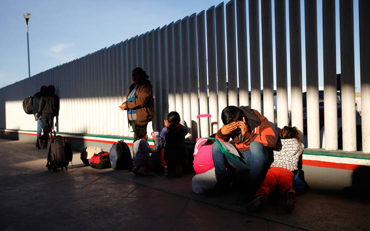 Έριξαν σπρέι πιπεριού κατά μεταναστών στα σύνορα ΗΠΑ- Μεξικού