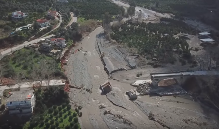 Συγκλονιστικό βίντεο πάνω από την γέφυρα του Κερίτη – Εικόνες από drone (βίντεο)