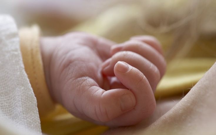 Σοκ στο Αίγιο, βρέθηκε νεογέννητο βρέφος σε κάδο απορριμμάτων