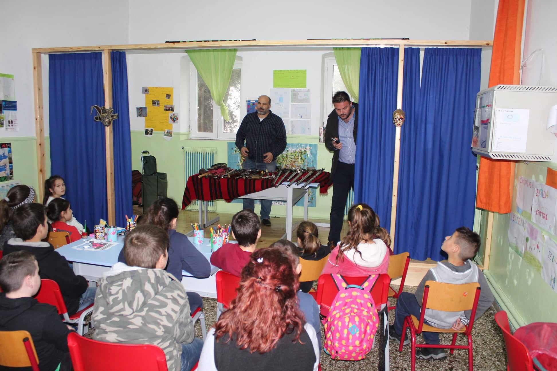 Παρουσίαση αυθεντικών όπλων του ’21 στα δημοτικά σχολεία του δήμου Σφακίων