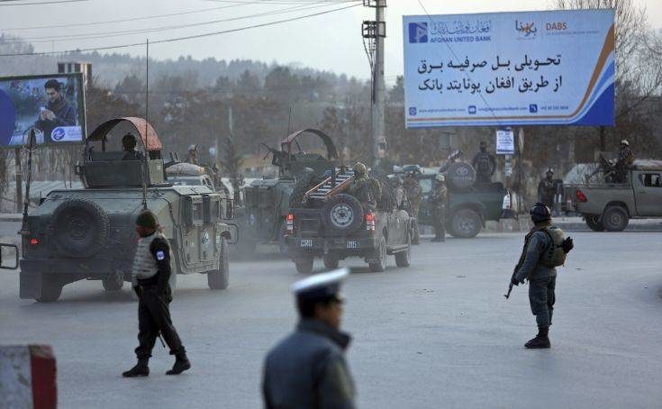 Μάχες ενόπλων με τις δυνάμεις ασφαλείας μέσα σε υπουργείο στην Καμπούλ