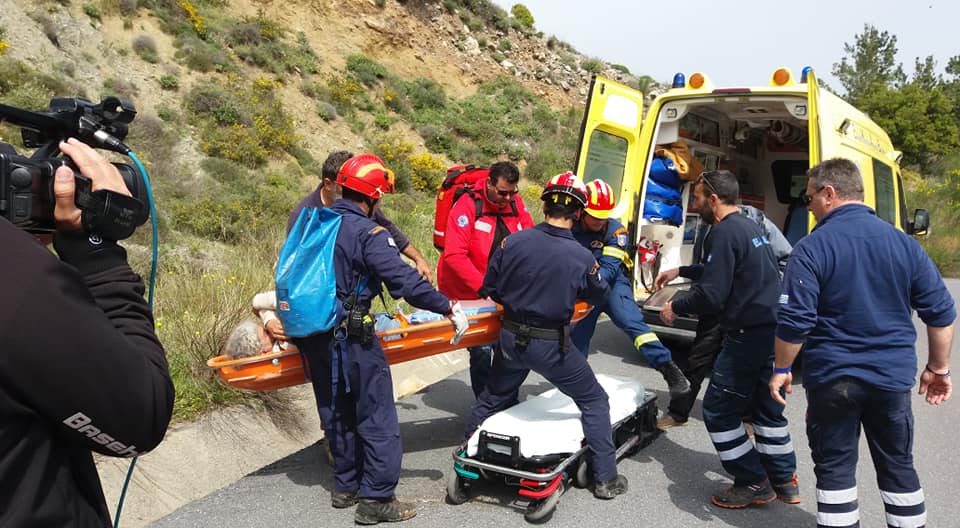 Ηράκλειο: Επιχείρηση διάσωσης – Βράχος πλάκωσε το πόδι 50χρονου (φωτο)