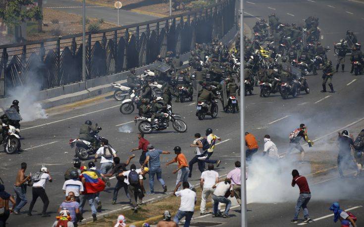 Βενεζουέλα: Στα πρόθυρα εμφυλίου, χάος και συγκρούσεις