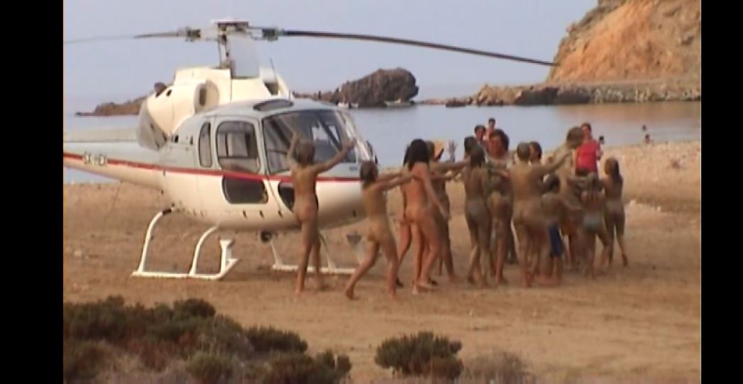 Ίσως το βίντεο της χρονιάς! Πώς “υποδέχτηκαν” στη Γαύδο ελικόπτερο το 1999