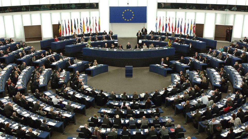 Ευρωπαϊκό Κοινοβούλιο: Οι μύθοι και τα πραγματικά στοιχεία για το τι ψηφίζουμε