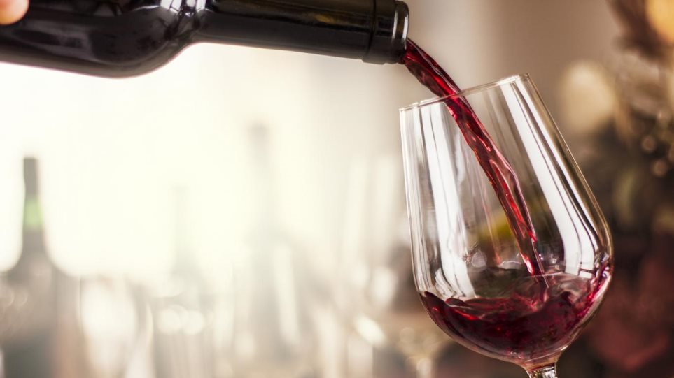 Βρετανία: Εστιατόριο κατά λάθος σέρβιρε κρασί 4.500 λιρών σε πελάτες!