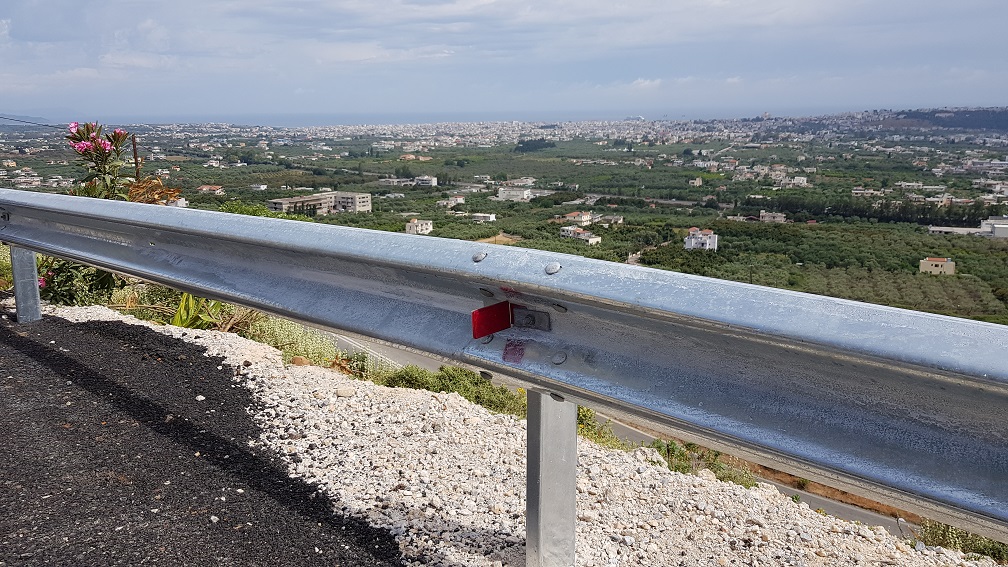 Τοποθετήθηκαν μπάρες ασφαλείας στον παλιό δρόμο που συνδέει τα Νεροκούρου με τα Κεραμειά