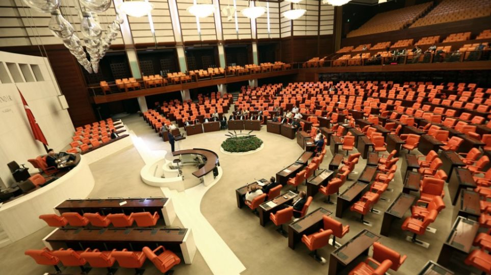 Τουρκία: Συνελήφθησαν ύποπτοι για τρομοκρατία στην είσοδο του Κοινοβουλίου